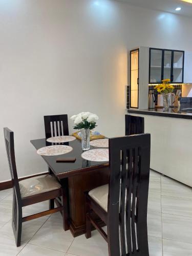 Η κουζίνα ή μικρή κουζίνα στο Kira Garden Villas