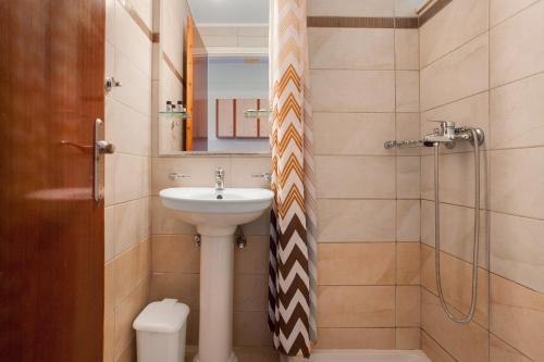 Ένα μπάνιο στο Zante View Family Studio 6