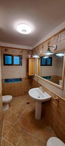 a bathroom with a sink and a toilet at El Refugio de la Catedral in Jaén