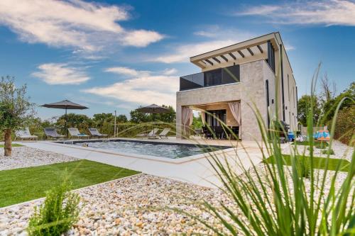 Villa Cataleya by Istrialux