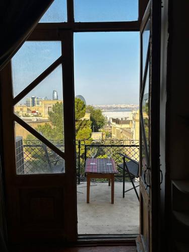 Balkoni atau teres di House of Artists