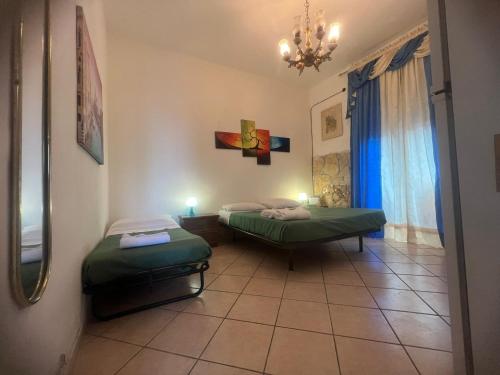 a room with two beds and a chandelier at Sicily Summer in Nunziata