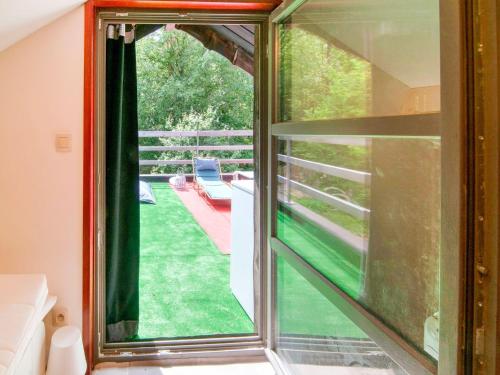 a window in a house with a view of a yard at Halfway between near Nature Park in Jalhay