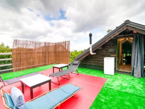 a backyard with green grass and a house at Halfway between near Nature Park in Jalhay