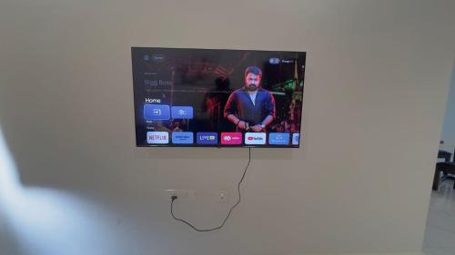 Televisyen dan/atau pusat hiburan di Lushvistas Serviced Apartment