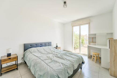 Lovely 1BR with garden, private parking & Sea View
