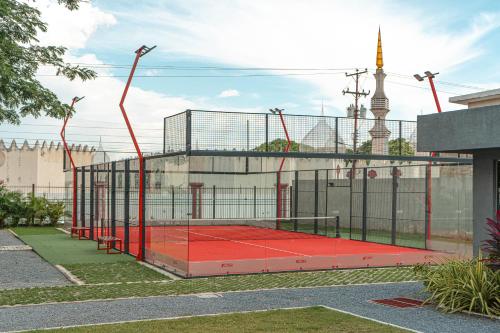 a tennis court in front of a building at Hotel Manantial Valencia in Valencia