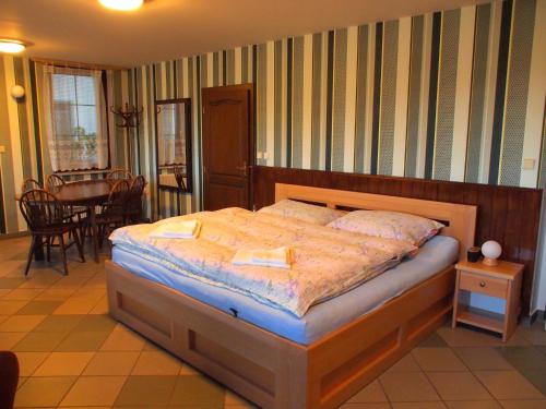 Postel nebo postele na pokoji v ubytování Apartmány pod Kozákovem