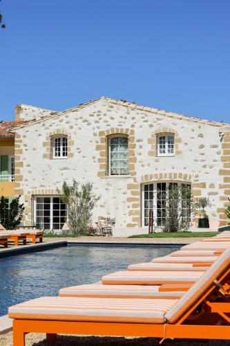 a building with a swimming pool in front of it at Domaine Robert in Rognes