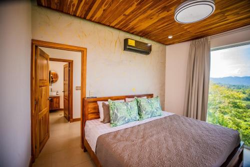 Sunset House Guacalilloにあるベッド