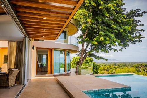 Sunset House Guacalilloの敷地内または近くにあるプール