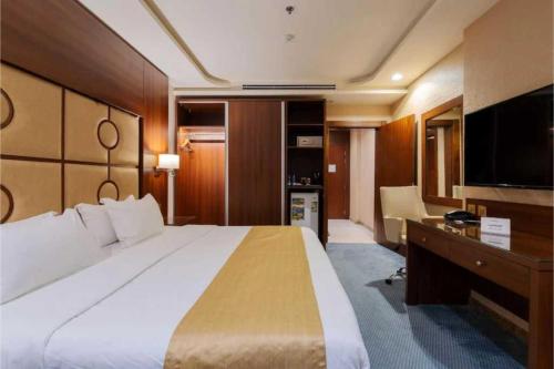 Postel nebo postele na pokoji v ubytování Alhamra Vivid Aparthotel By Checkmyguest