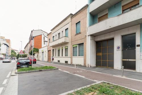 GuestHost - Bright Apartment M1 Pasteur Milano