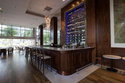 a bar in a restaurant with tables and chairs at Los Silos Hotel in Santa Fe