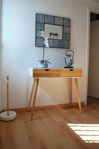 a desk with a lamp on it in a room at Refúgio da Luz in Lisbon