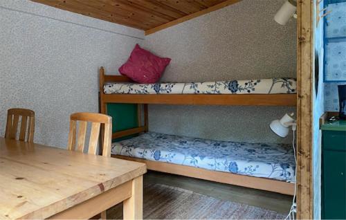 a room with two bunk beds and a table at Gorgeous Home In Ljusterö in Norra Ljustero