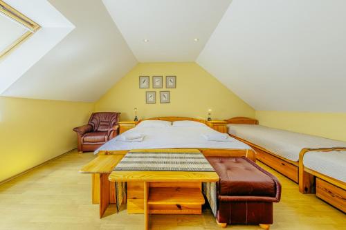 Postel nebo postele na pokoji v ubytování Holiday Home Slovakia Ivachnova 49