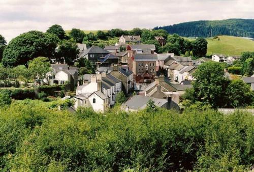 a small town with houses on a hill at The Mews Llantrisant in Llantrisant