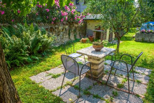 Κήπος έξω από το Veronauptoyou Apartments