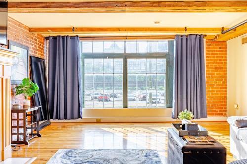 Ένα ή περισσότερα κρεβάτια σε δωμάτιο στο Cozy 1BR Apt in Downtown Richmond, Nearby Attractions