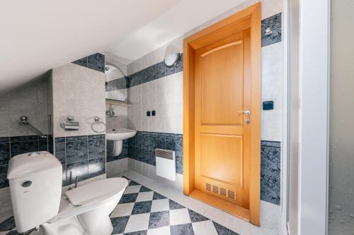 a bathroom with a toilet and a sink at River Side Holiday Home near Besenova in Ivachnová