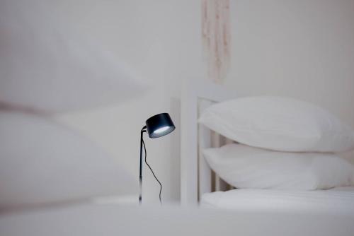 a black lamp sitting next to some white pillows at Yas Island Villa 4br Smart Luxury-near Yas Parks in Abu Dhabi