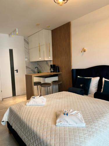 a bedroom with a bed with two towels on it at Balticus Apartamenty Standard Promenada Gwiazd 14 in Międzyzdroje
