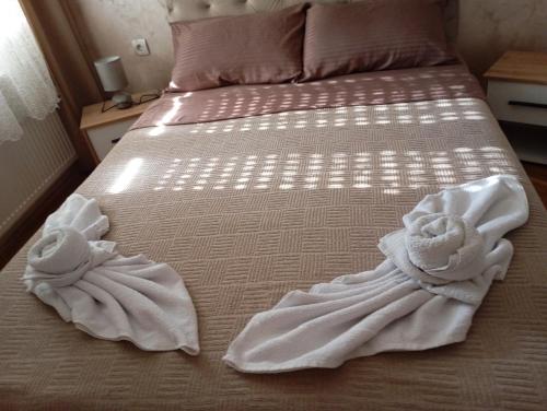 Apartment Aleksandrijaにあるベッド