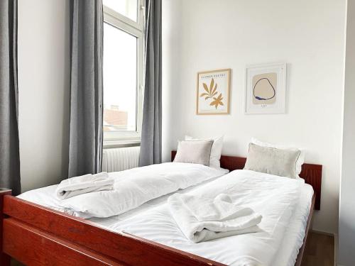 Giường trong phòng chung tại 2 bedrooms & free parking