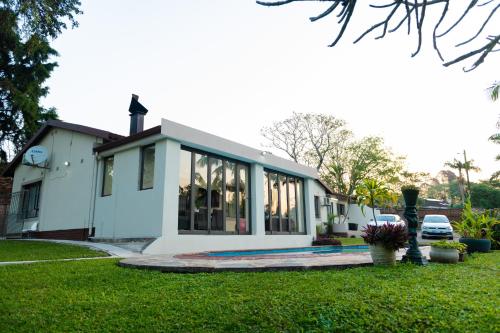 Κήπος έξω από το Tranquil Cowies Hill Stay