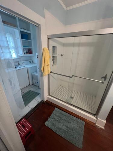 Ένα μπάνιο στο Lilac House from 1920 in Wilmington