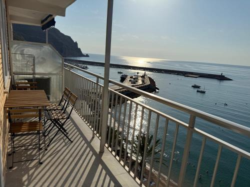 Studio with lovely sea views