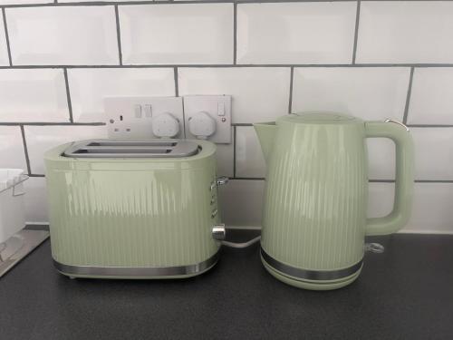 two green toasters and a toaster on a counter at Blencathra in Penrith