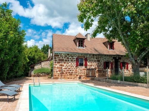 a house with a swimming pool in front of a house at Tranquil holiday home with private pool in Teillots