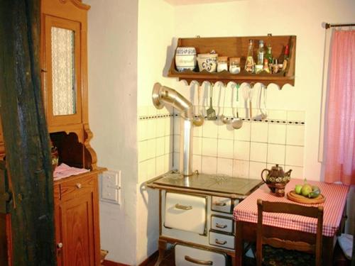 Una cocina o zona de cocina en Ferienhaus in Hessen mit Garten