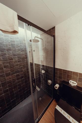a bathroom with a glass shower with a toilet at Hotel Transit in Barcelona