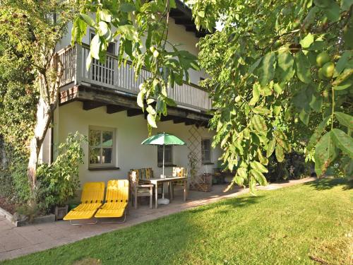 Taman di luar Gemütliche Wohnung in Flussnähe in Regen Bayern