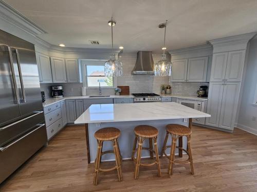 Gambar di galeri bagi Beautful Brant Beach Ocean Front Contemporary With Sweeping Views Of The Atlantic Ocean Direct Access To The Beach 14019 di Brant Beach