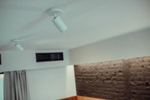 a room with a white ceiling with a fan at Hotel Transit in Barcelona