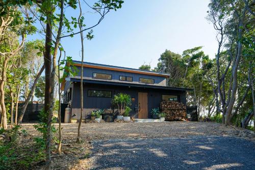 a house in the middle of a forest at UMIBE Terrace in Shima