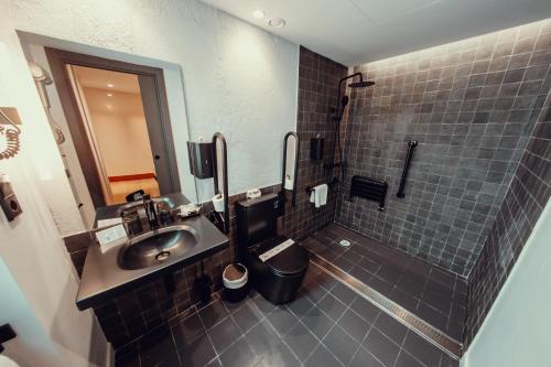 a bathroom with a sink and a toilet at Hotel Transit in Barcelona