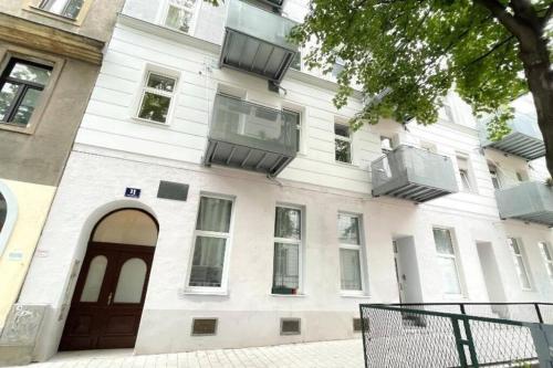 Modern living in city center - fully equipped