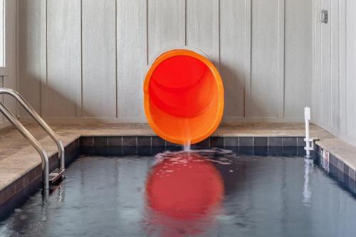 Πισίνα στο ή κοντά στο Bella Lago - 6BR Lakeview with Pool & Tube Slide