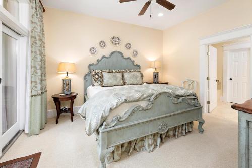 Ένα ή περισσότερα κρεβάτια σε δωμάτιο στο Sea Point #108