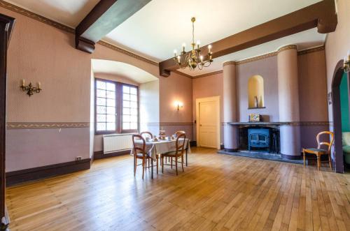 Ruang duduk di Château De La Rive