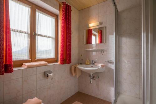 a bathroom with a sink and a shower at Wanishof in Thiersee