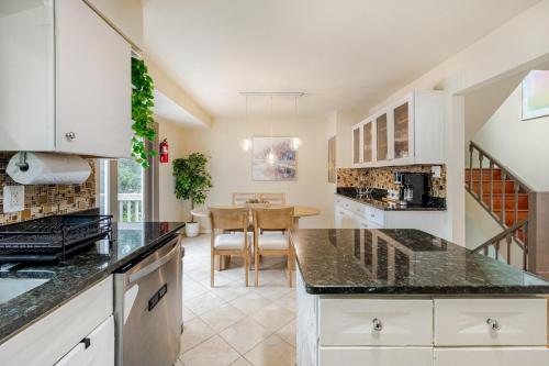 Gallery image of Private Downtown Herndon Escape Full Amenities in Herndon