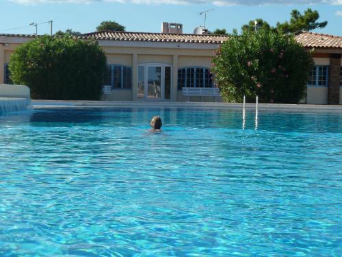 Holiday Home in Fréjus with Pool & Tennis