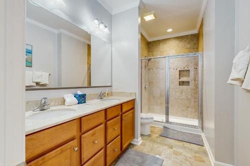 Ένα μπάνιο στο Grande at Canal Pointe --- 37520 Worcester Dr