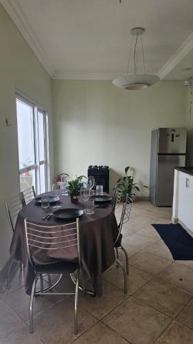 Hospedagem Central Curitiba - O seu lar longe de casaにあるキッチンまたは簡易キッチン